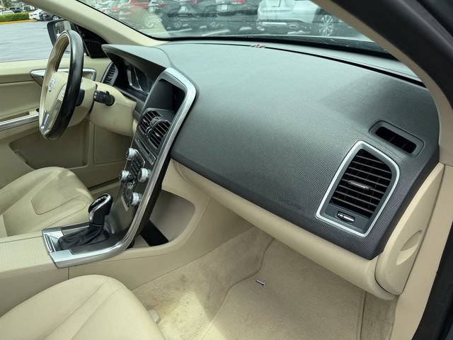 Used 2016 Volvo XC60 T6 w/ Proximity Package AWD/4WD image 19