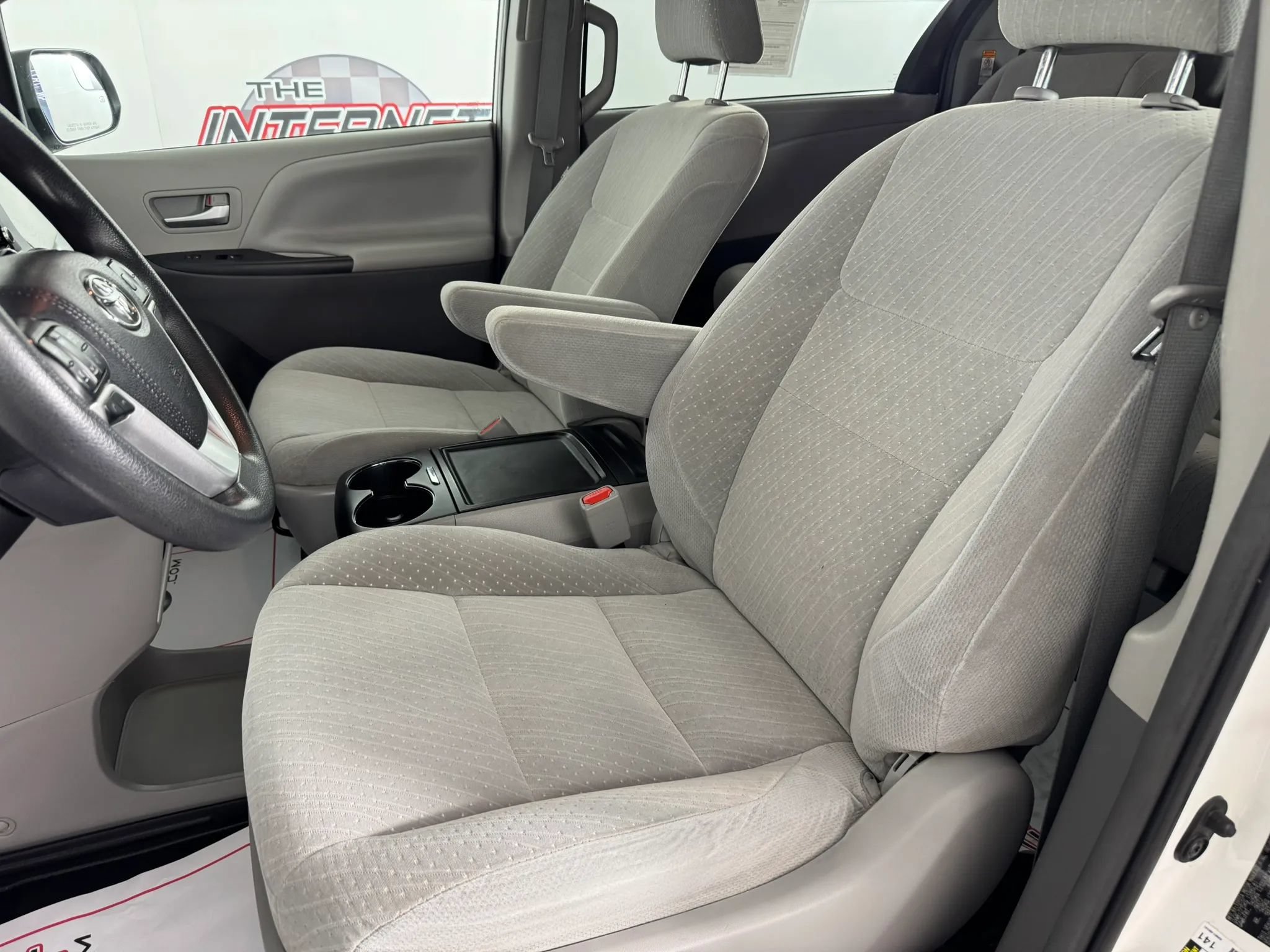 Used 2019 Toyota Sienna LE AWD/4WD image 30
