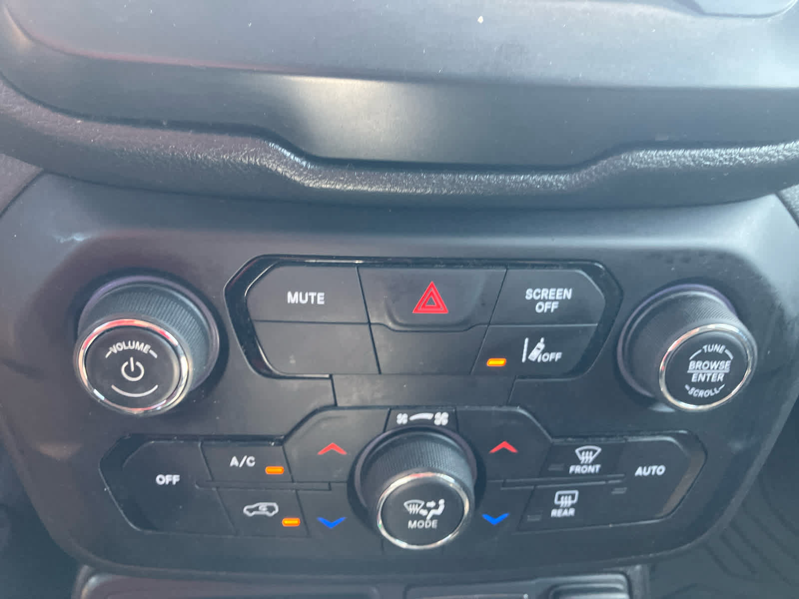 Used 2021 Jeep Renegade Latitude FWD image 23