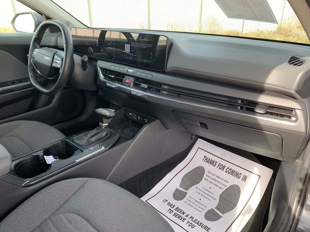 Used 2025 Kia K4 EX image 27