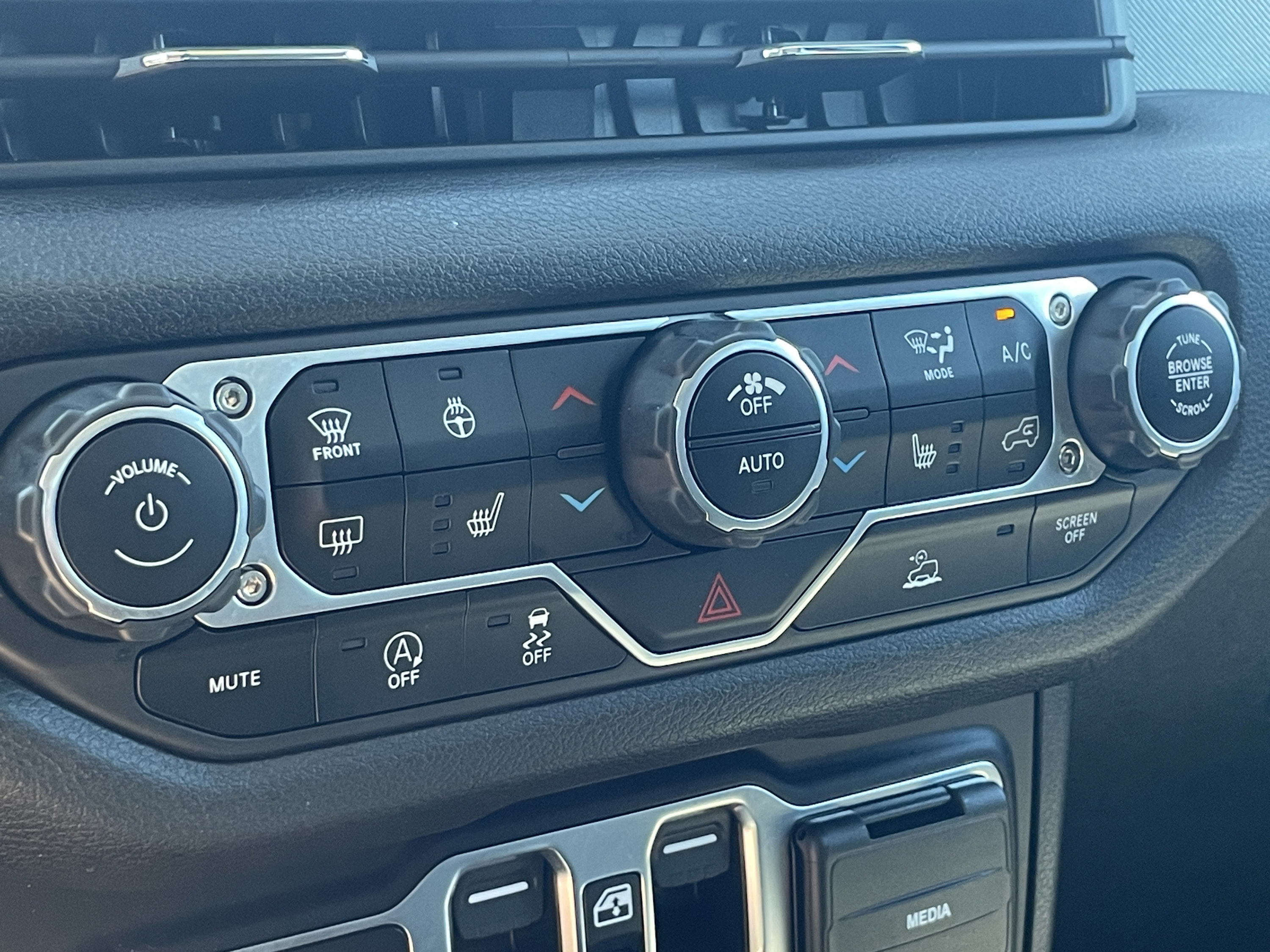 Used 2024 Jeep Wrangler Unlimited Sport AWD/4WD image 21