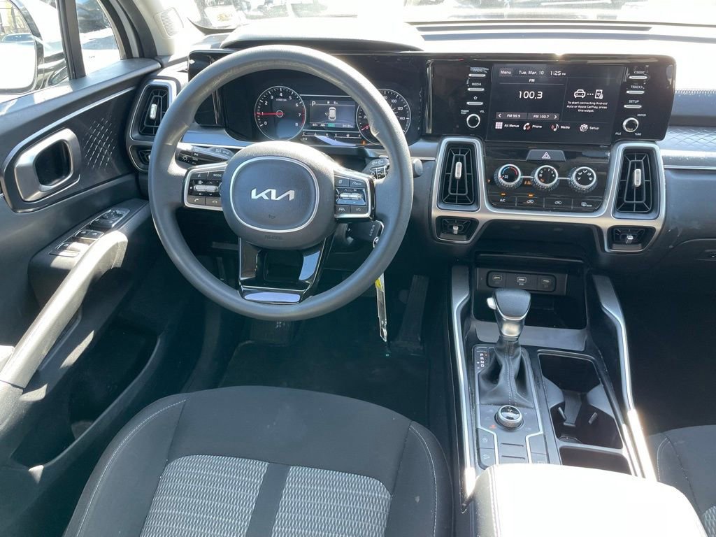 Used 2023 Kia Sorento LX image 9