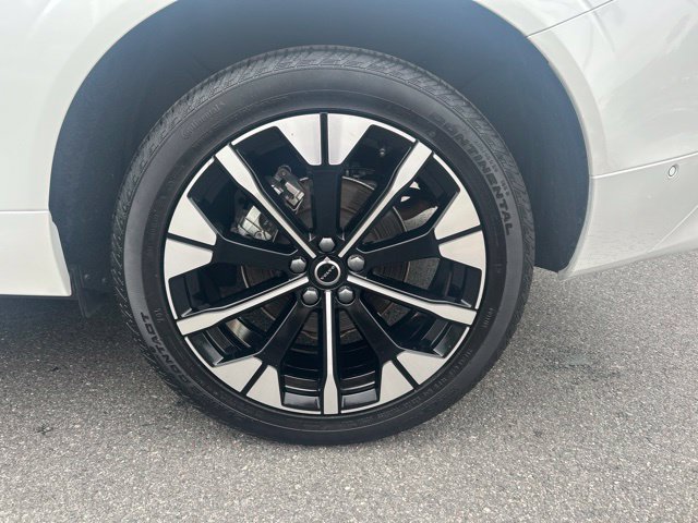 Certified 2026 Volvo XC60 B5 Plus AWD/4WD image 8