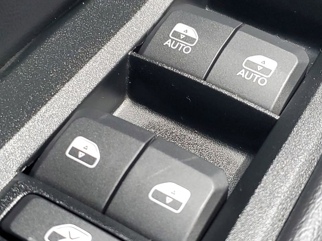 Used 2025 Jeep Grand Cherokee L Laredo w/ Luxury Tech Group I image 33