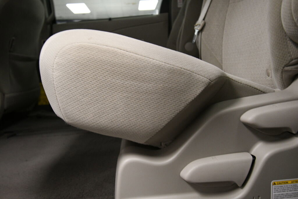 Used 2015 Toyota Sienna LE image 19