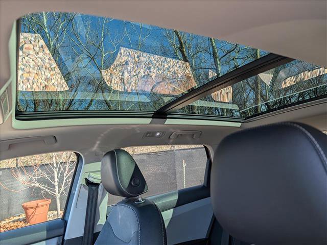 Used 2022 Volkswagen Taos SE w/ Panoramic Sunroof Package image 33