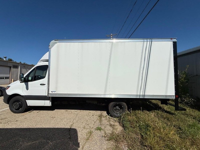 New 2024 Mercedes-Benz Sprinter 4500 image 2