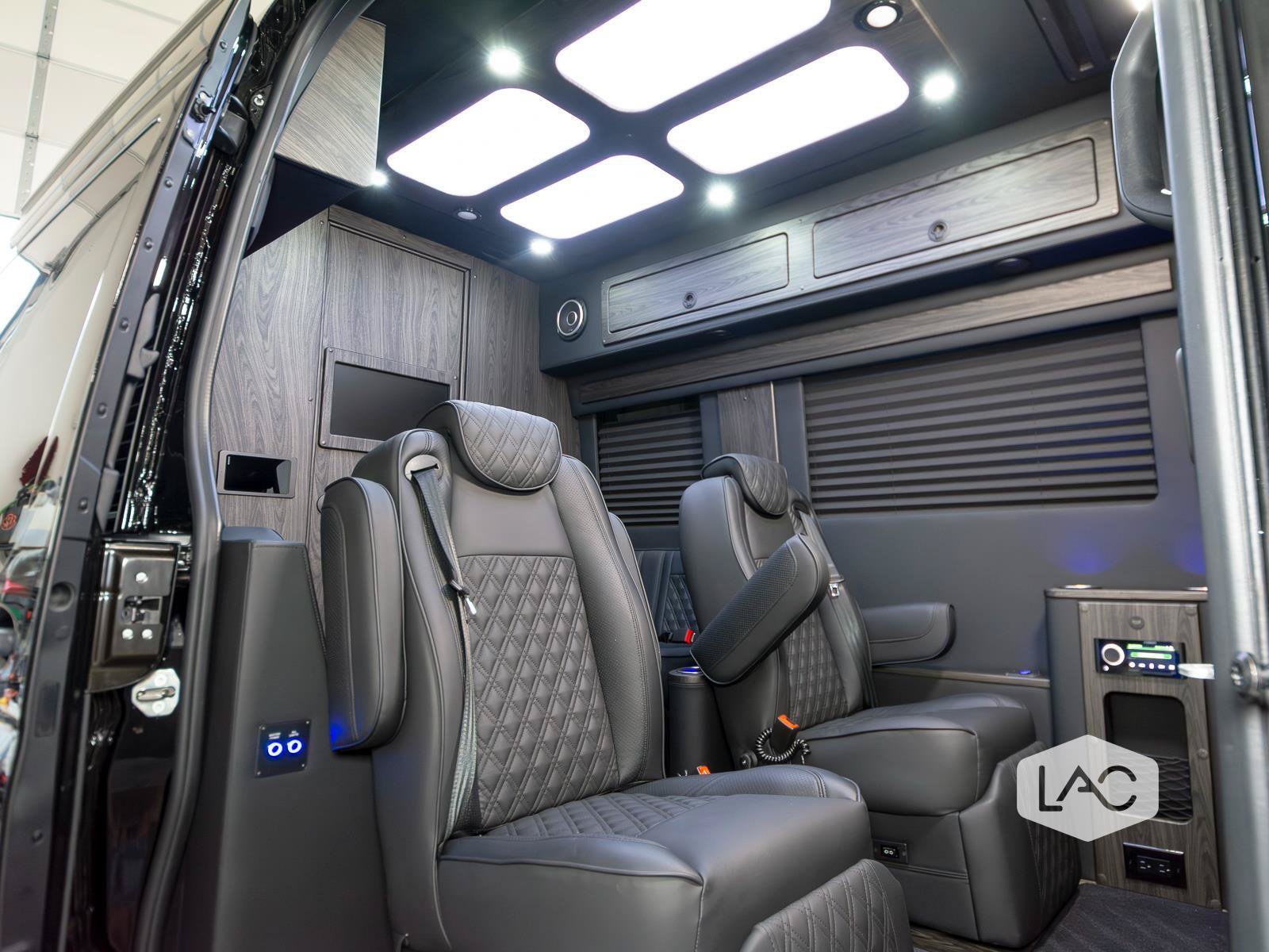 Used 2025 Mercedes-Benz Sprinter 2500 image 2