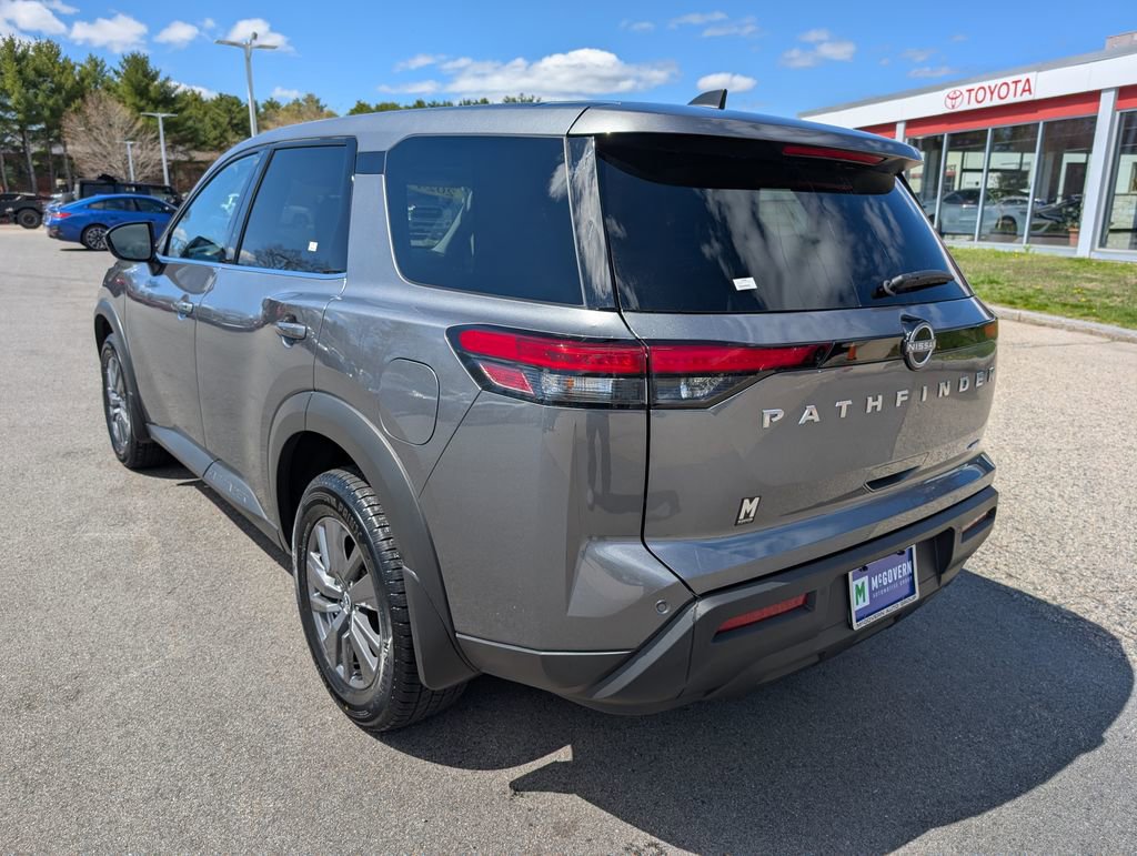 Used 2024 Nissan Pathfinder S AWD/4WD image 3
