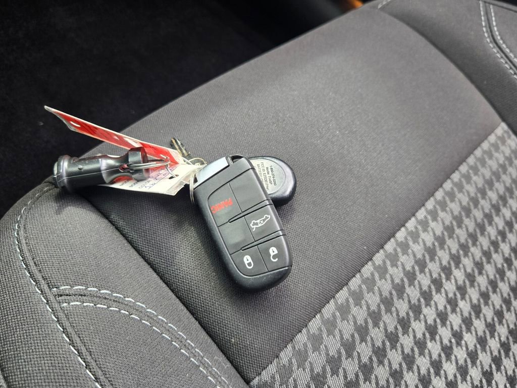 Used 2021 Dodge Challenger SXT image 19