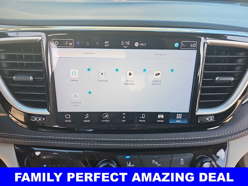 Used 2024 Chrysler Pacifica Select image 23