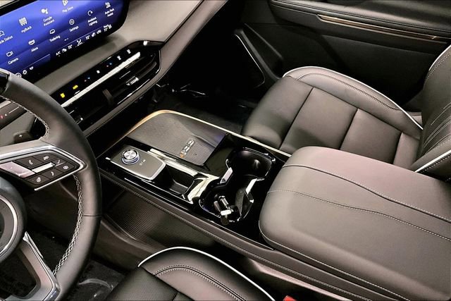 Used 2025 Buick Enclave Avenir w/ Super Cruise Package image 17