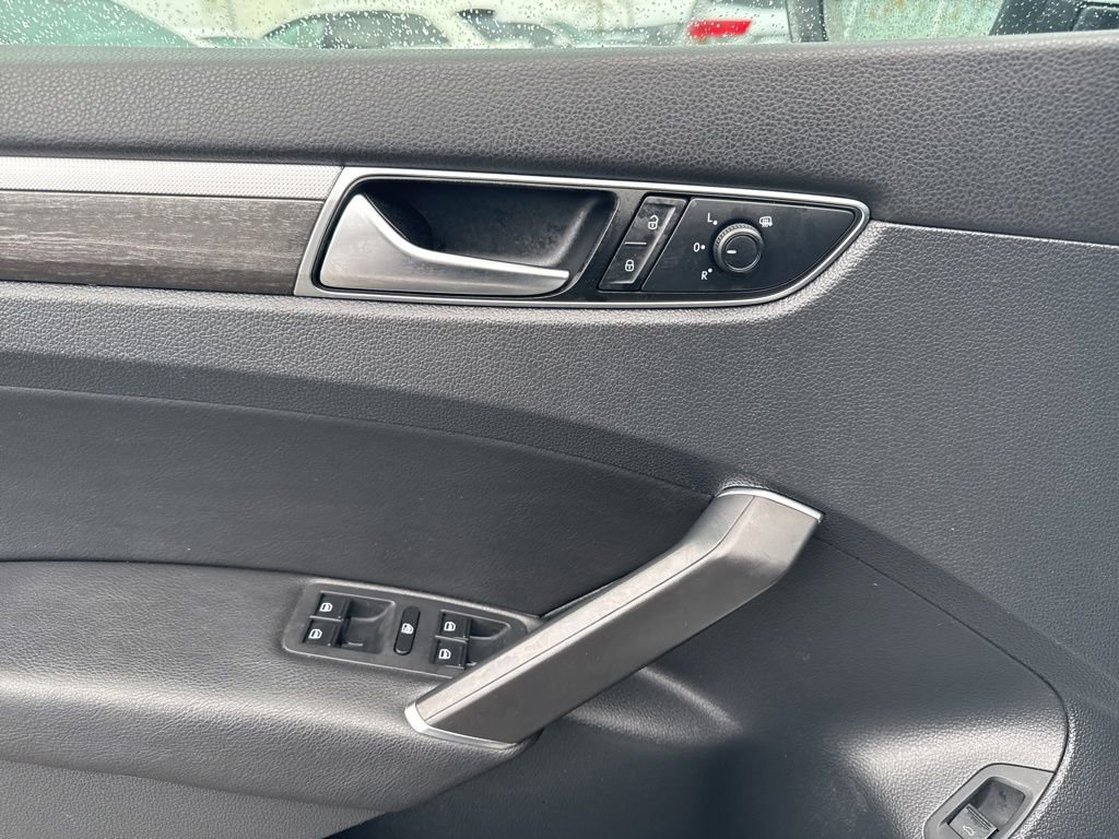 Used 2018 Volkswagen Passat 2.0T SE image 11