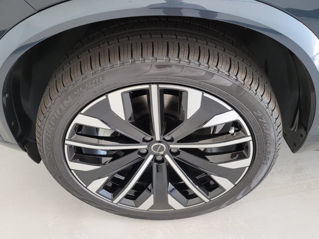 New 2026 Volvo XC90 B6 Plus w/ Protection Package Premier AWD/4WD image 12