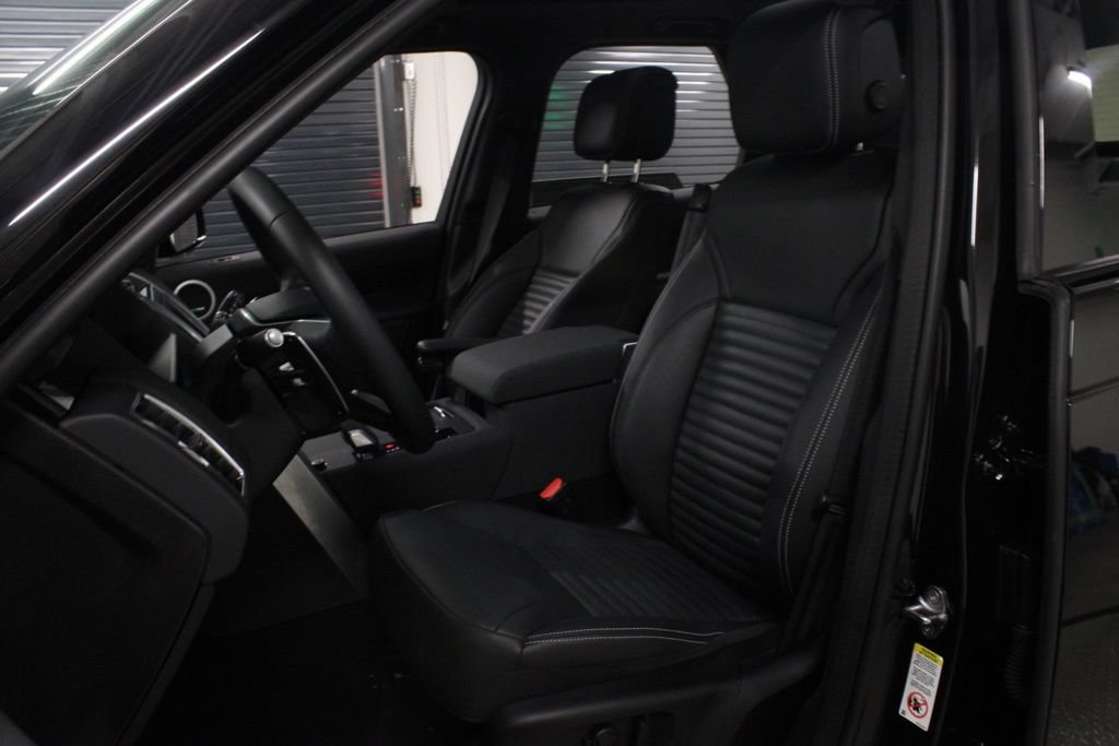Used 2025 Land Rover Discovery S AWD/4WD image 5