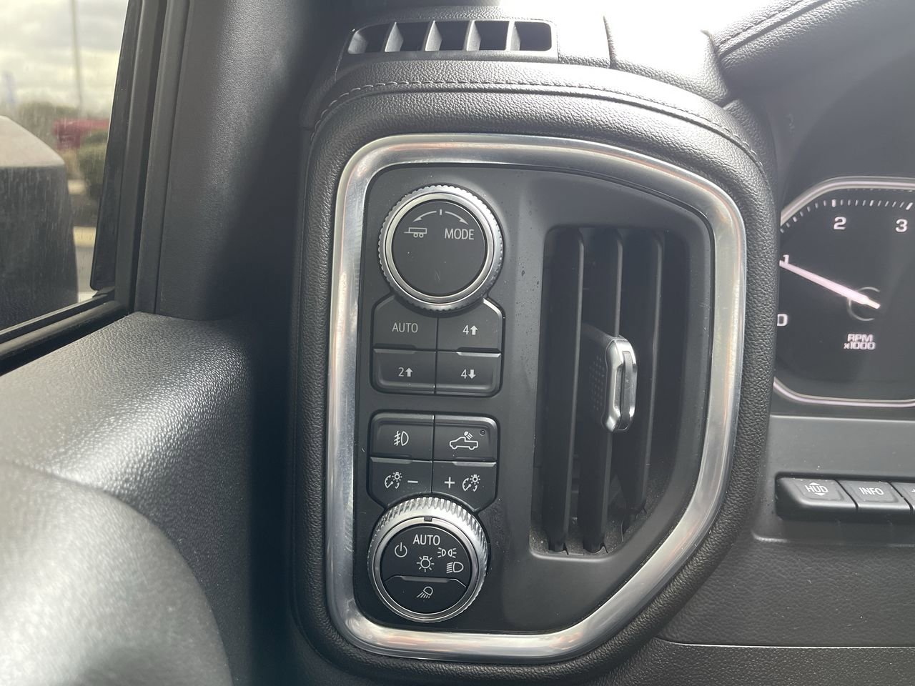 Used 2020 GMC Sierra 2500 Denali w/ Denali Ultimate Package AWD/4WD image 18