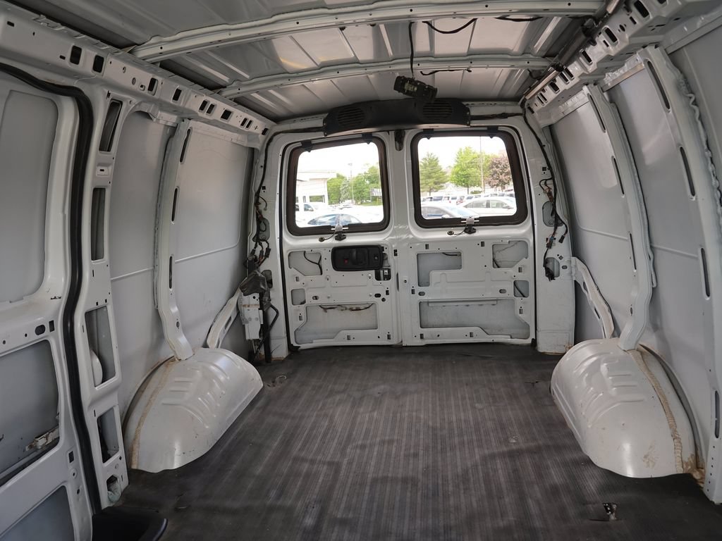 Used 2017 Chevrolet Express 2500 RWD image 30