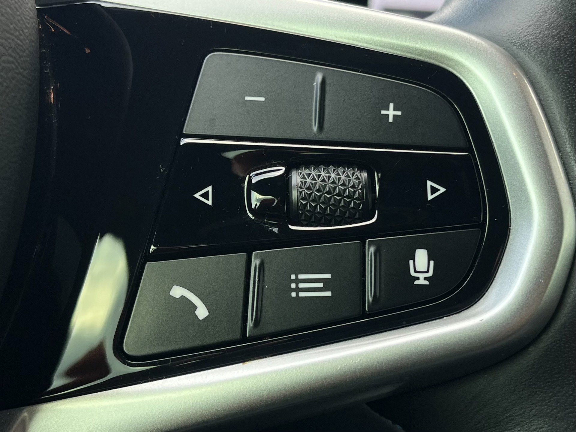 Used 2025 BMW 440i xDrive Convertible w/ Premium Package image 59