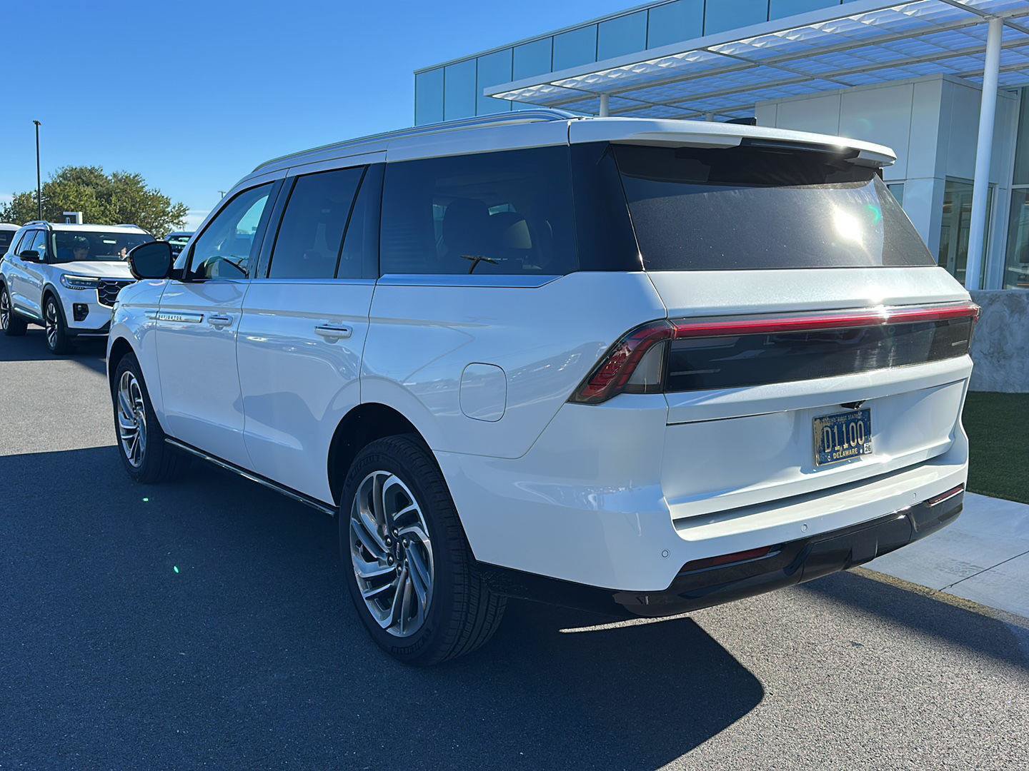 Used 2025 Lincoln Navigator Reserve AWD/4WD image 7