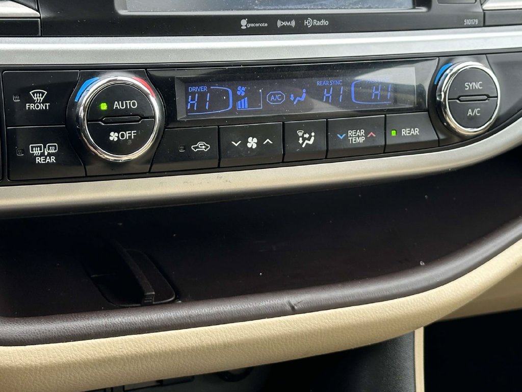 Used 2018 Toyota Highlander XLE w/ Protection Package #3 AWD/4WD image 35
