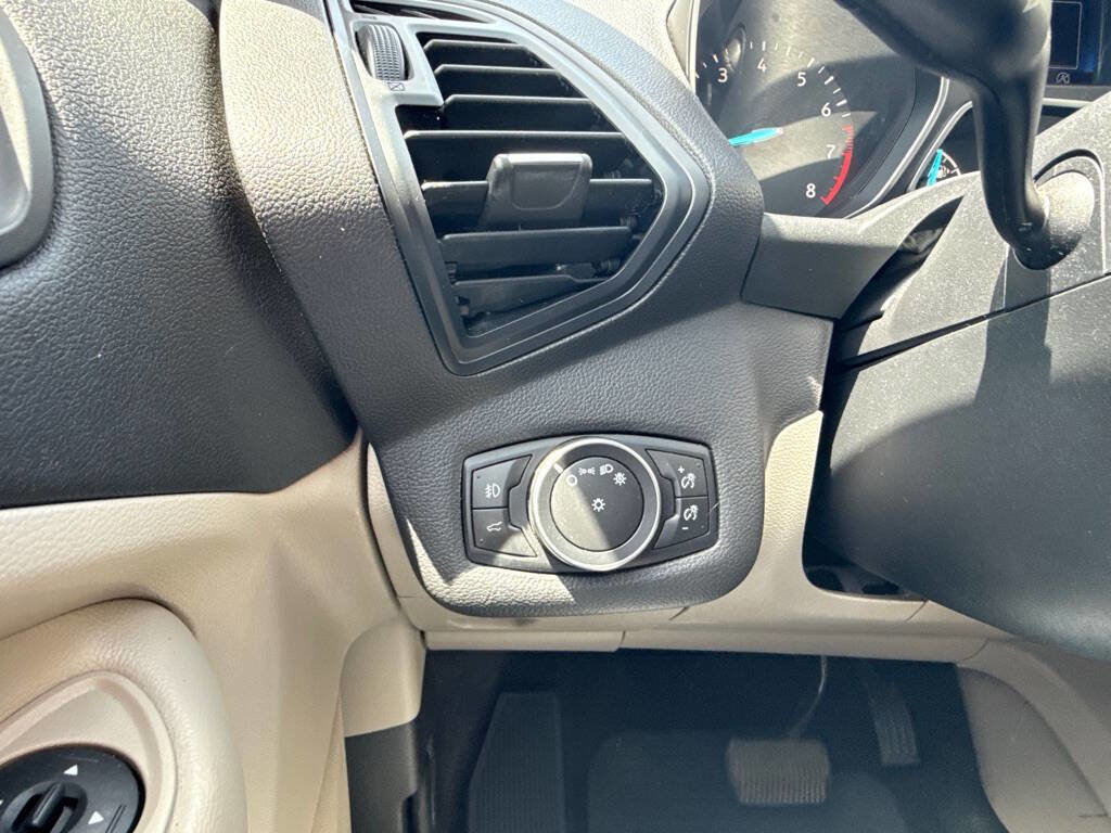 Used 2017 Ford Escape SE w/ SE Leather Comfort Package AWD/4WD image 10