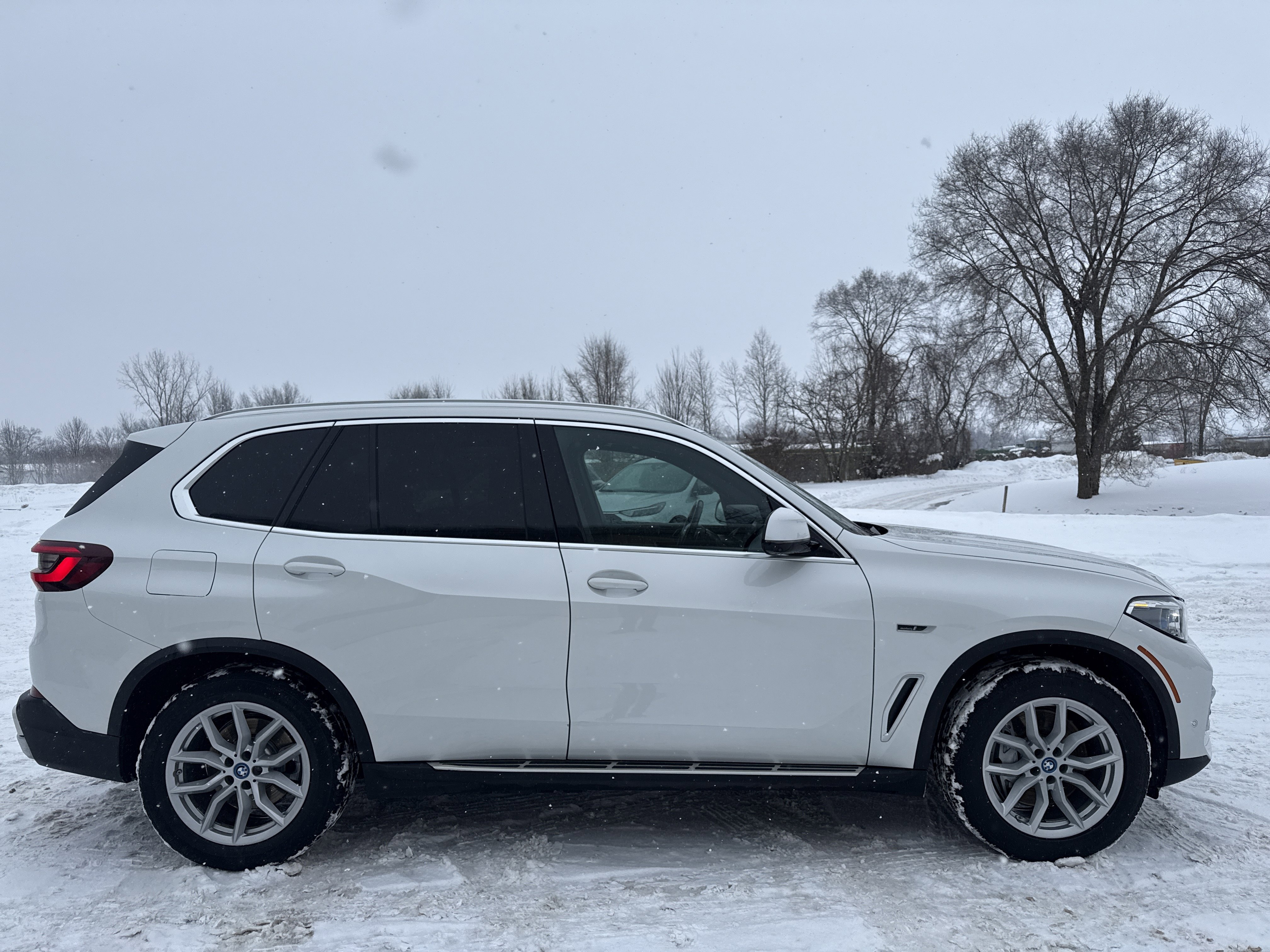 Used 2023 BMW X5 xDrive45e w/ Executive Package image 2