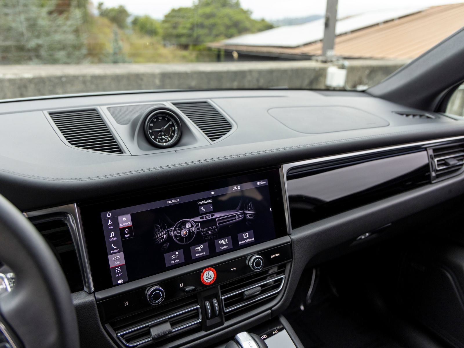 Certified 2026 Porsche Macan AWD/4WD image 40