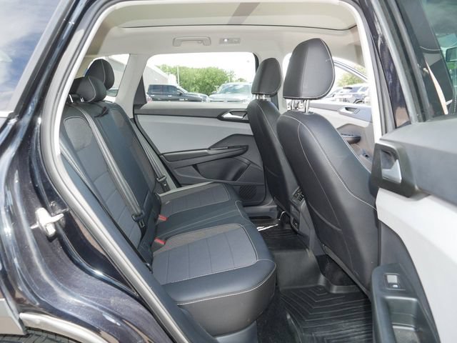 Certified 2022 Volkswagen Taos SE FWD image 19