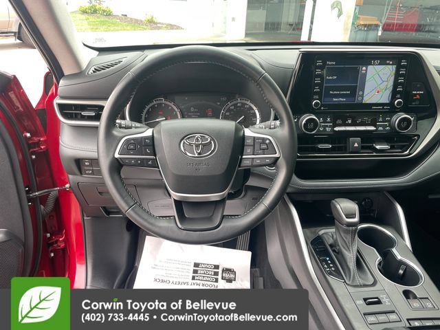 Used 2022 Toyota Highlander XLE AWD/4WD image 26