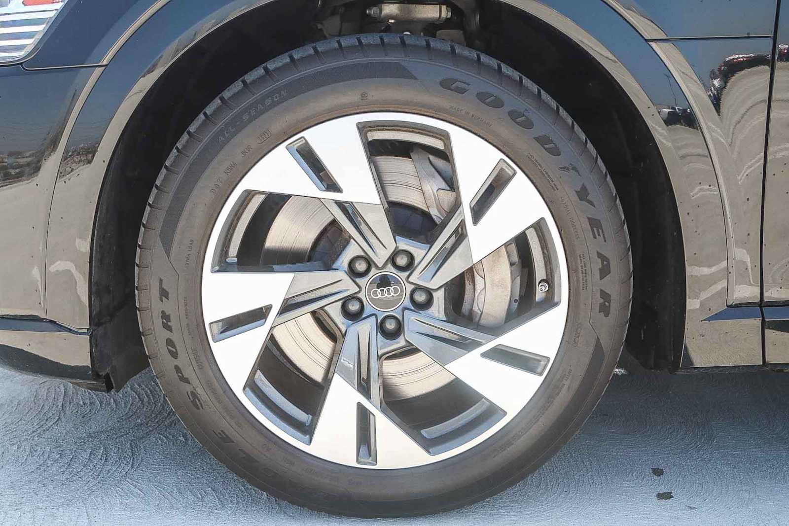 Used 2022 Audi e-tron Premium image 11