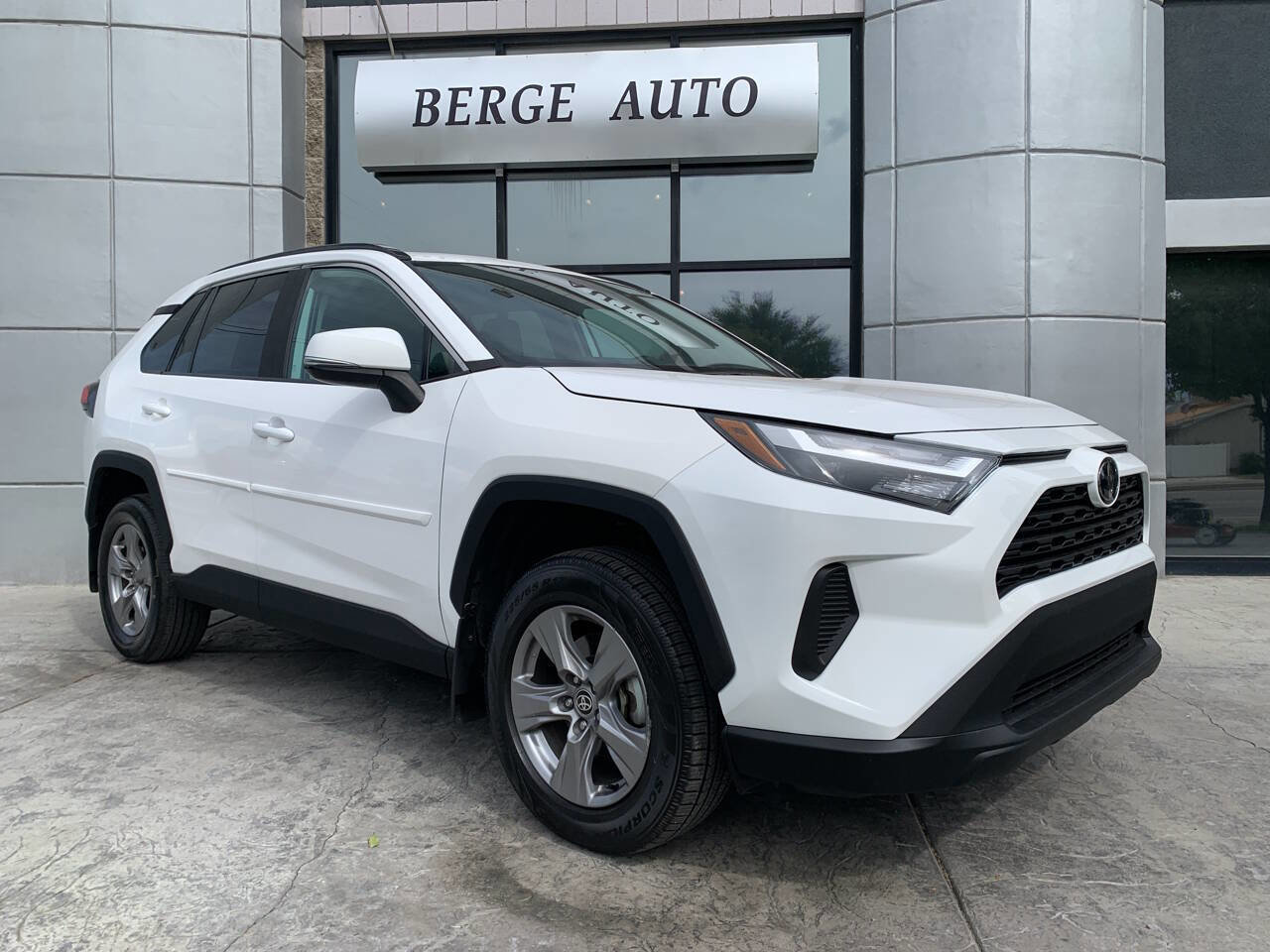Used 2024 Toyota RAV4 XLE image 1