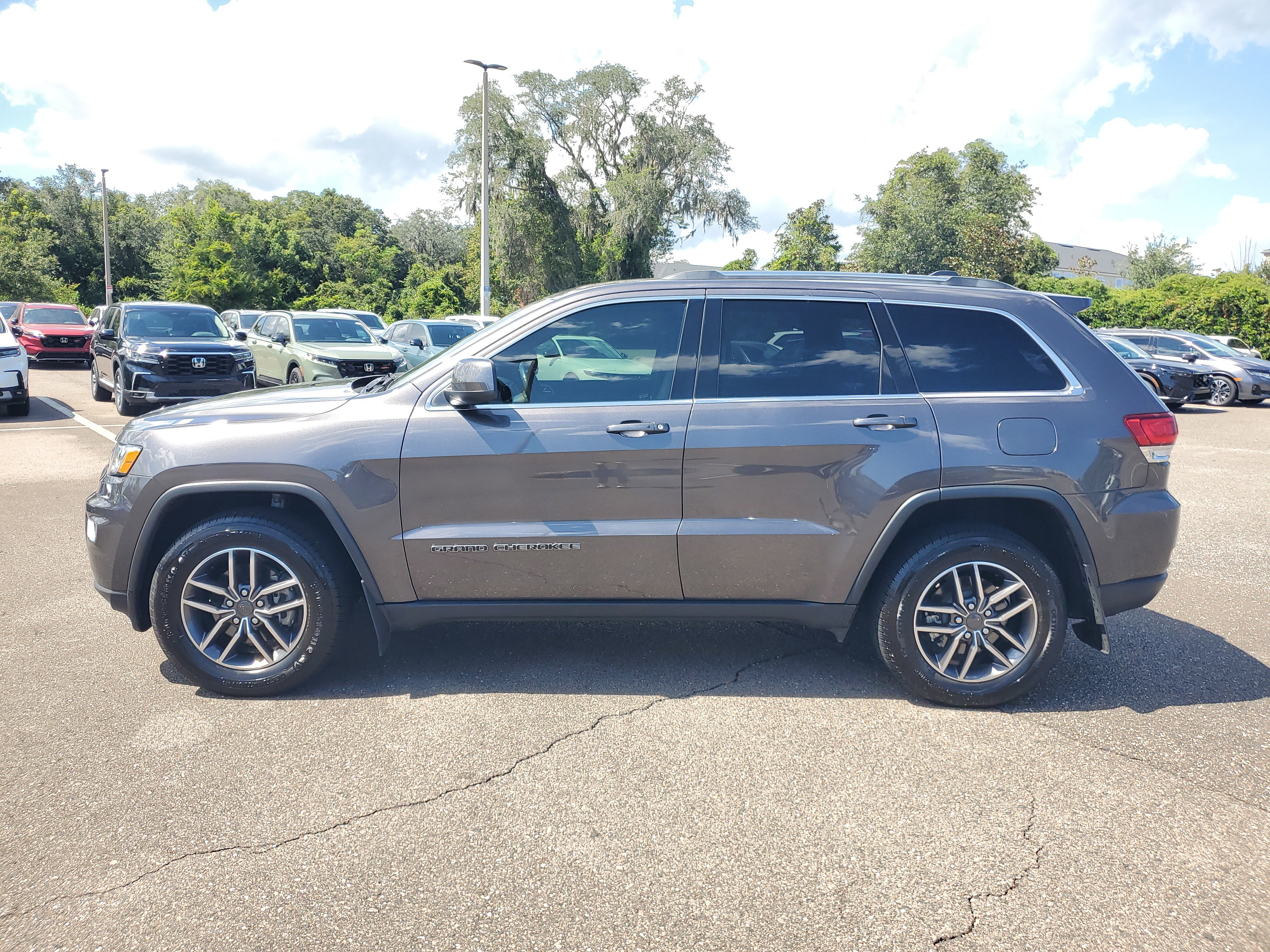 Used 2020 Jeep Grand Cherokee Laredo w/ Laredo X Package image 11