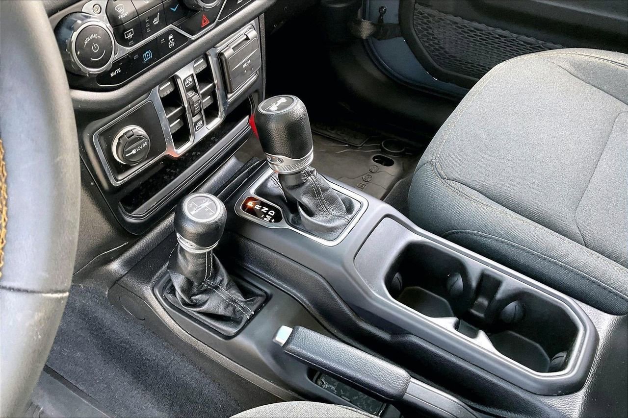 Used 2024 Jeep Wrangler Unlimited Sahara image 30