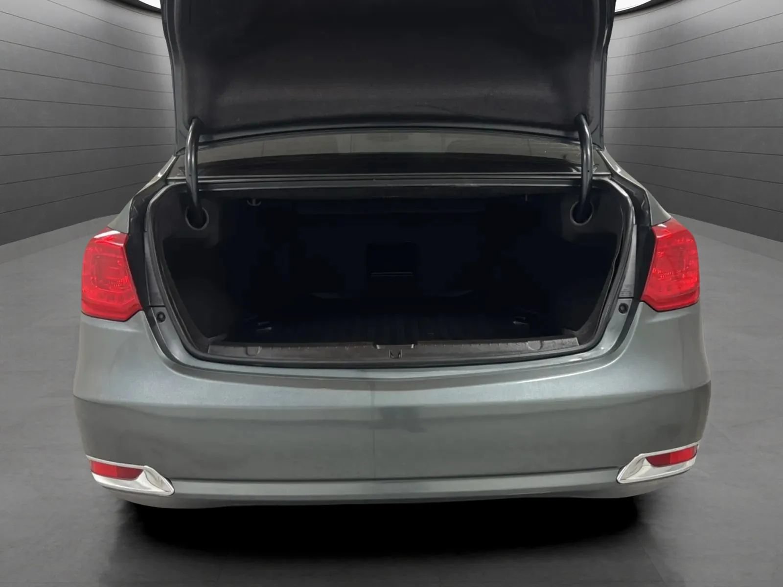 Used 2015 Acura RLX w/ Technology Package FWD image 19