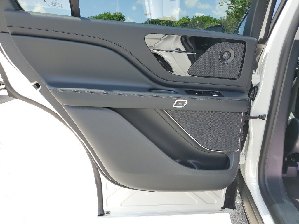 New 2026 Lincoln Aviator 2WD image 11