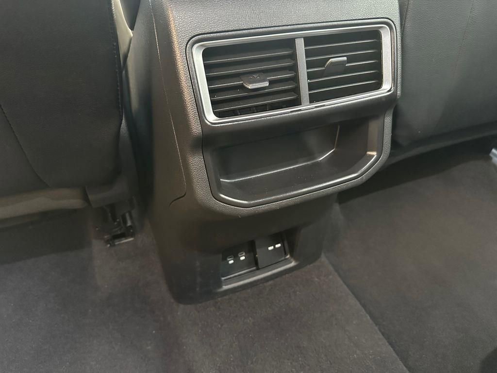 Used 2024 Volkswagen Atlas Cross Sport SE image 25