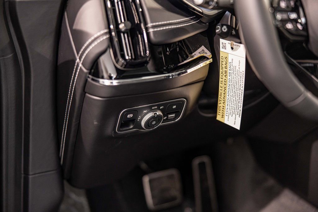 New 2026 Aston Martin DBX S image 22