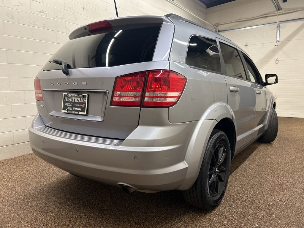 Used 2020 Dodge Journey SE w/ Blacktop Package image 2