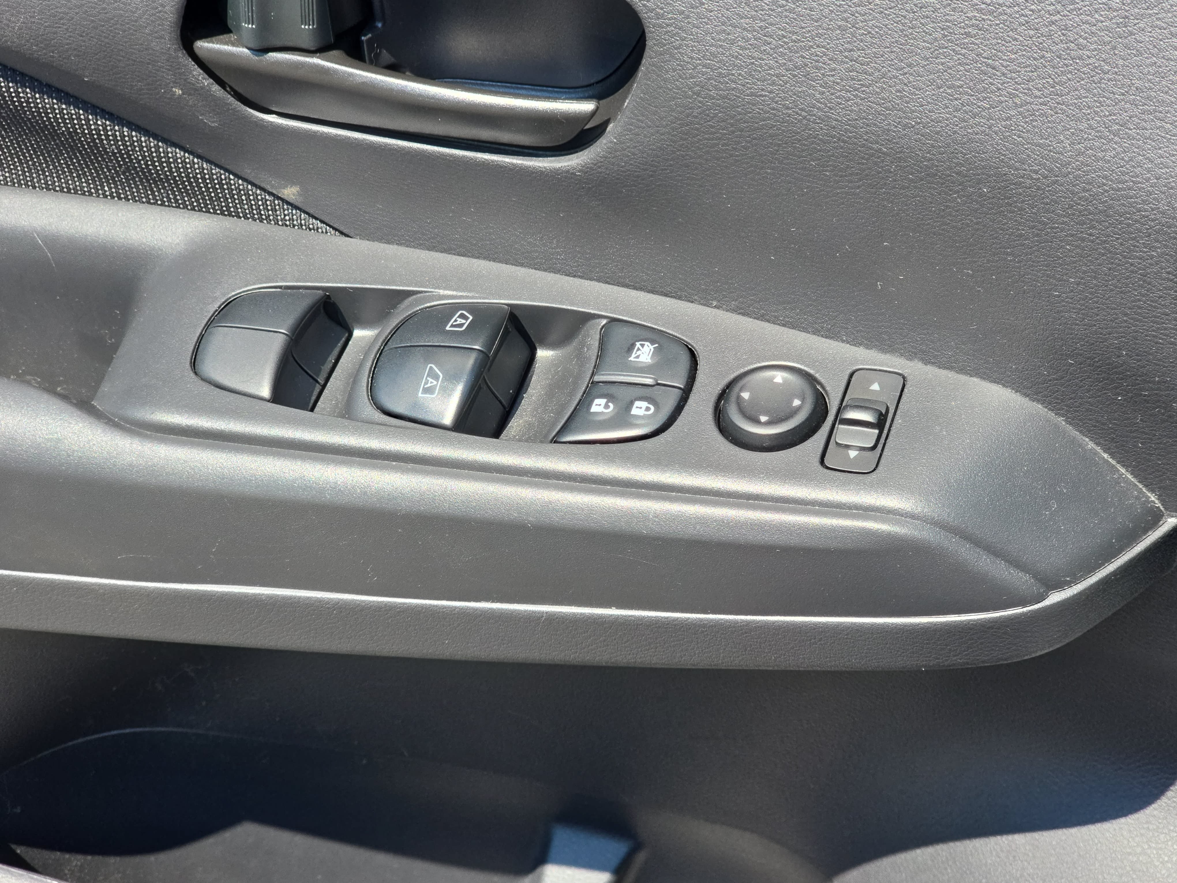 Used 2025 Nissan Kicks Play S FWD image 26