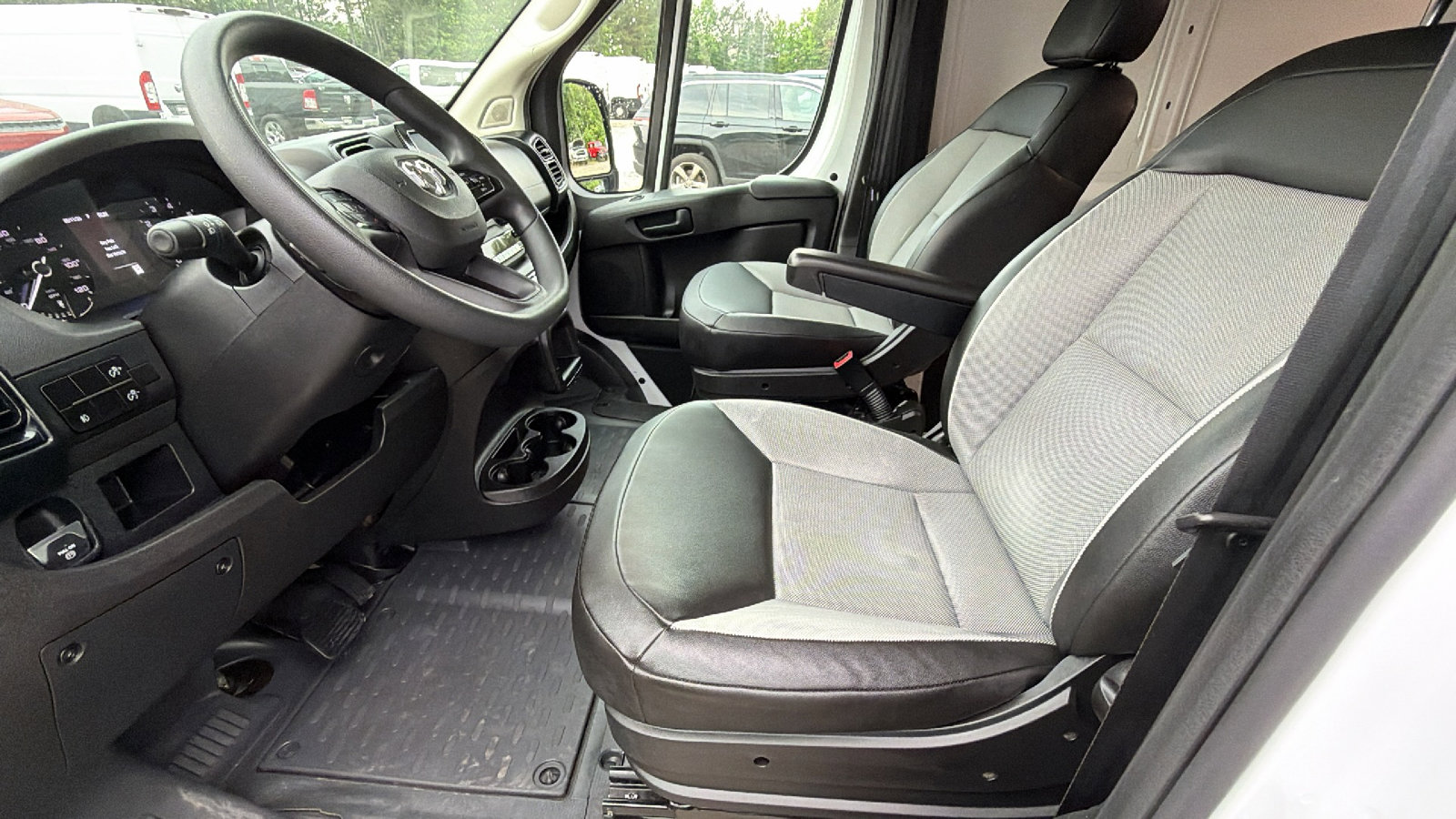 Used 2024 RAM ProMaster 2500 w/ Convenience Group FWD image 17