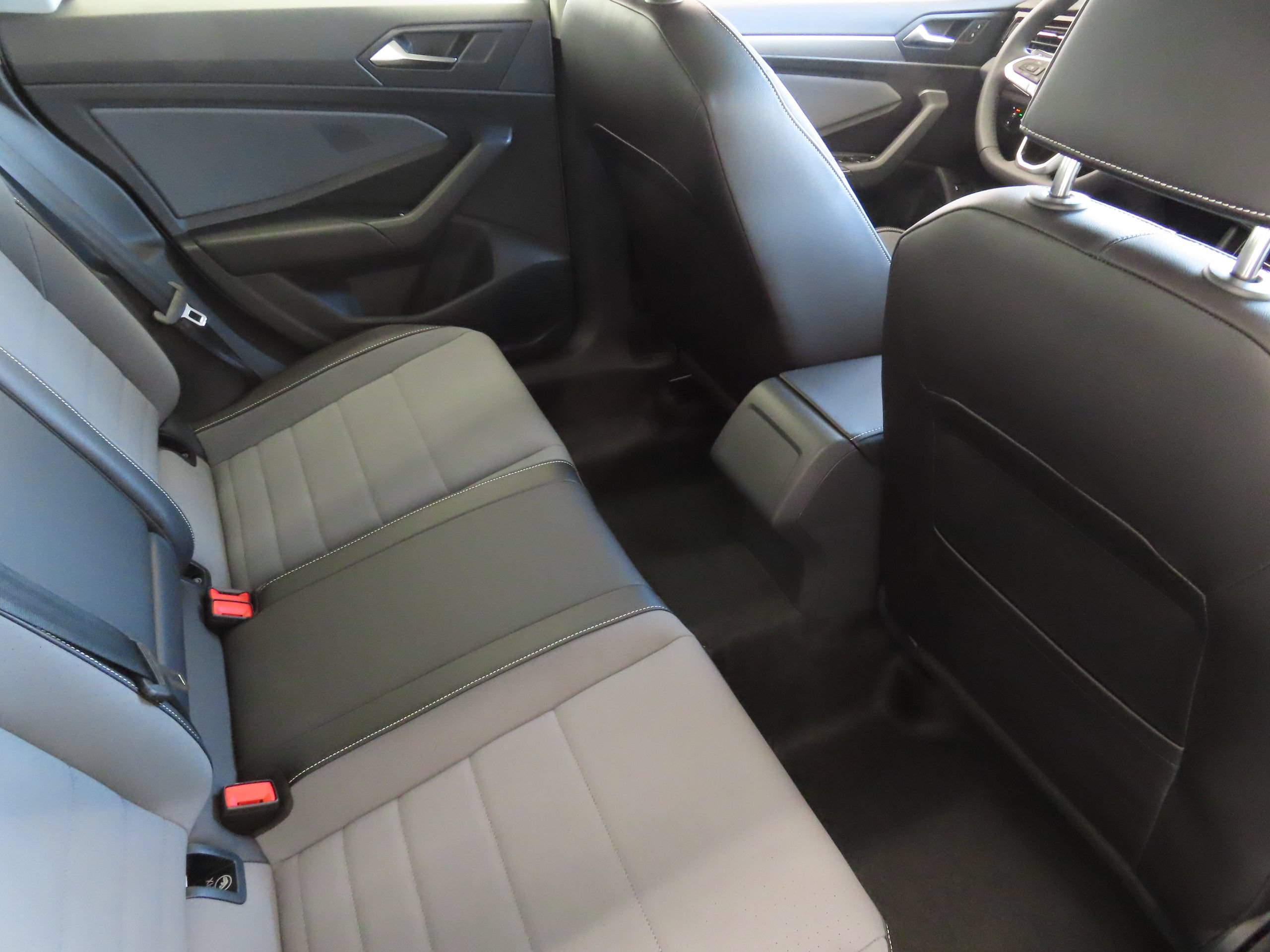 New 2026 Volkswagen Jetta SE FWD image 24