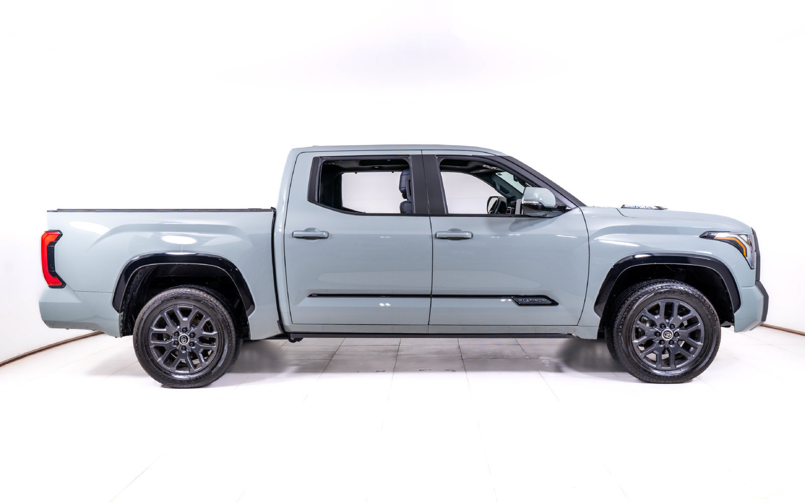 Used 2024 Toyota Tundra Platinum AWD/4WD image 6