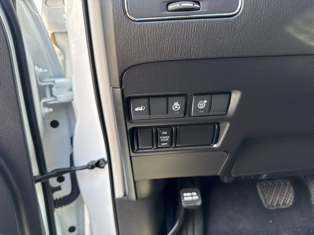 Used 2024 Nissan Armada SL w/ Captain's Chairs Package RWD image 35