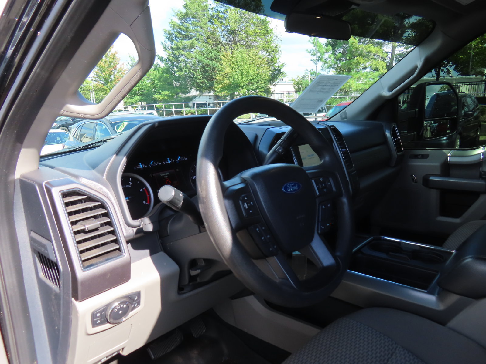 Used 2022 Ford F350 XLT w/ Black Appearance Package AWD/4WD image 15