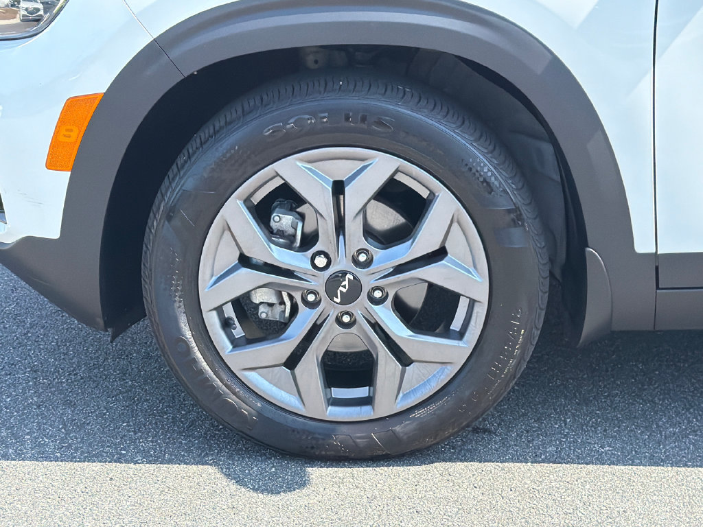 Used 2024 Kia Seltos S FWD image 13