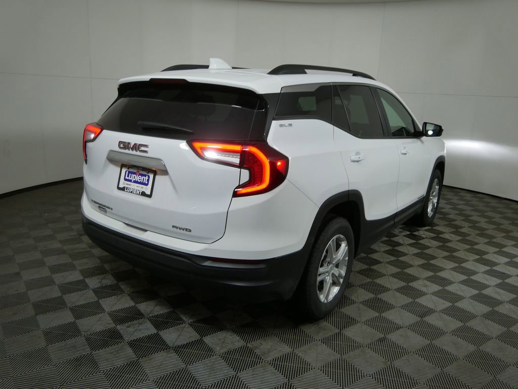 Used 2023 GMC Terrain SLE w/ Driver Convenience Package image 3