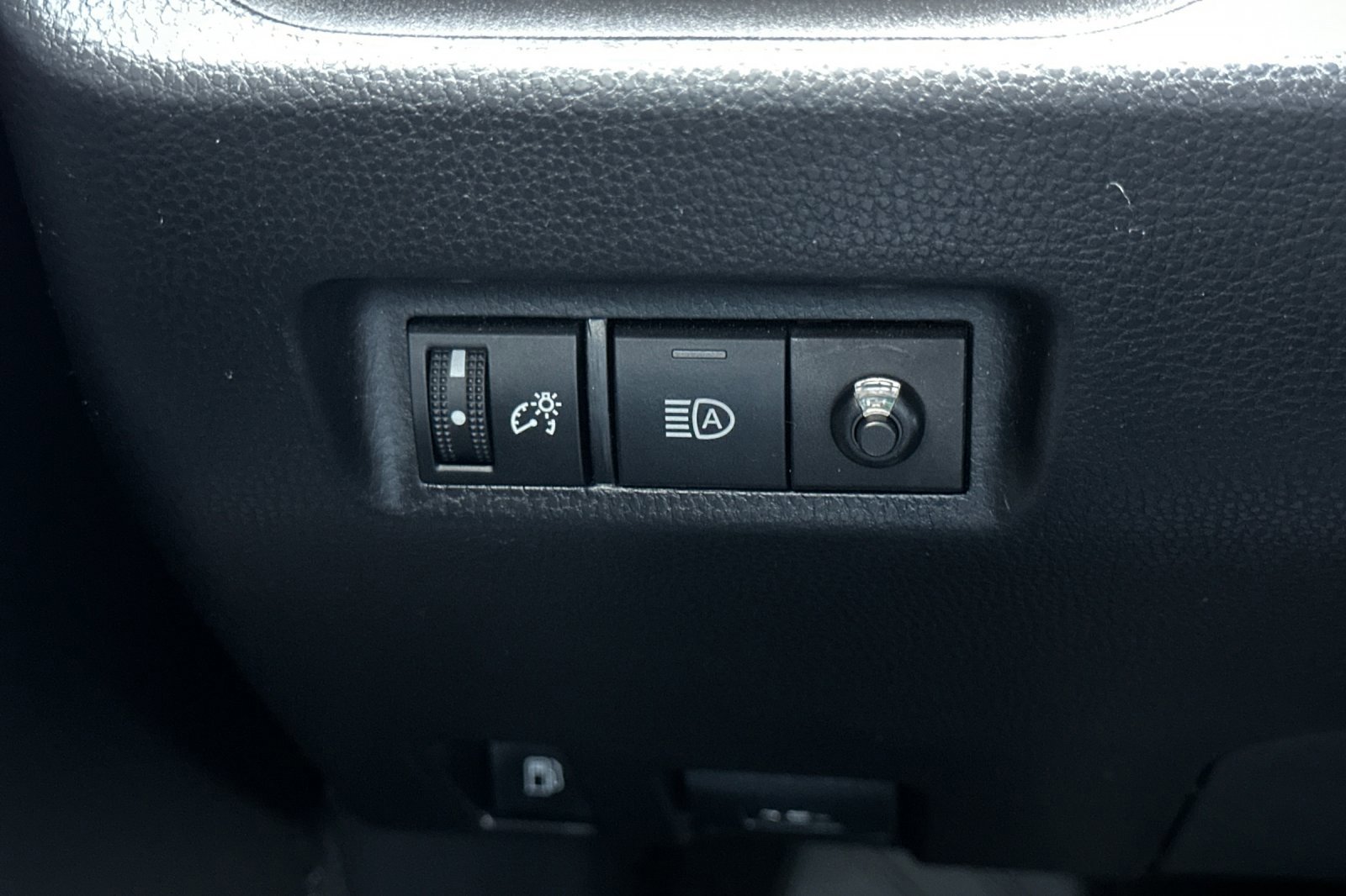 Used 2022 Toyota RAV4 LE image 38