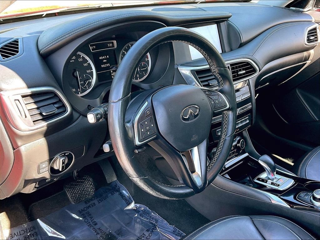 Used 2017 INFINITI QX30 Premium AWD/4WD image 8