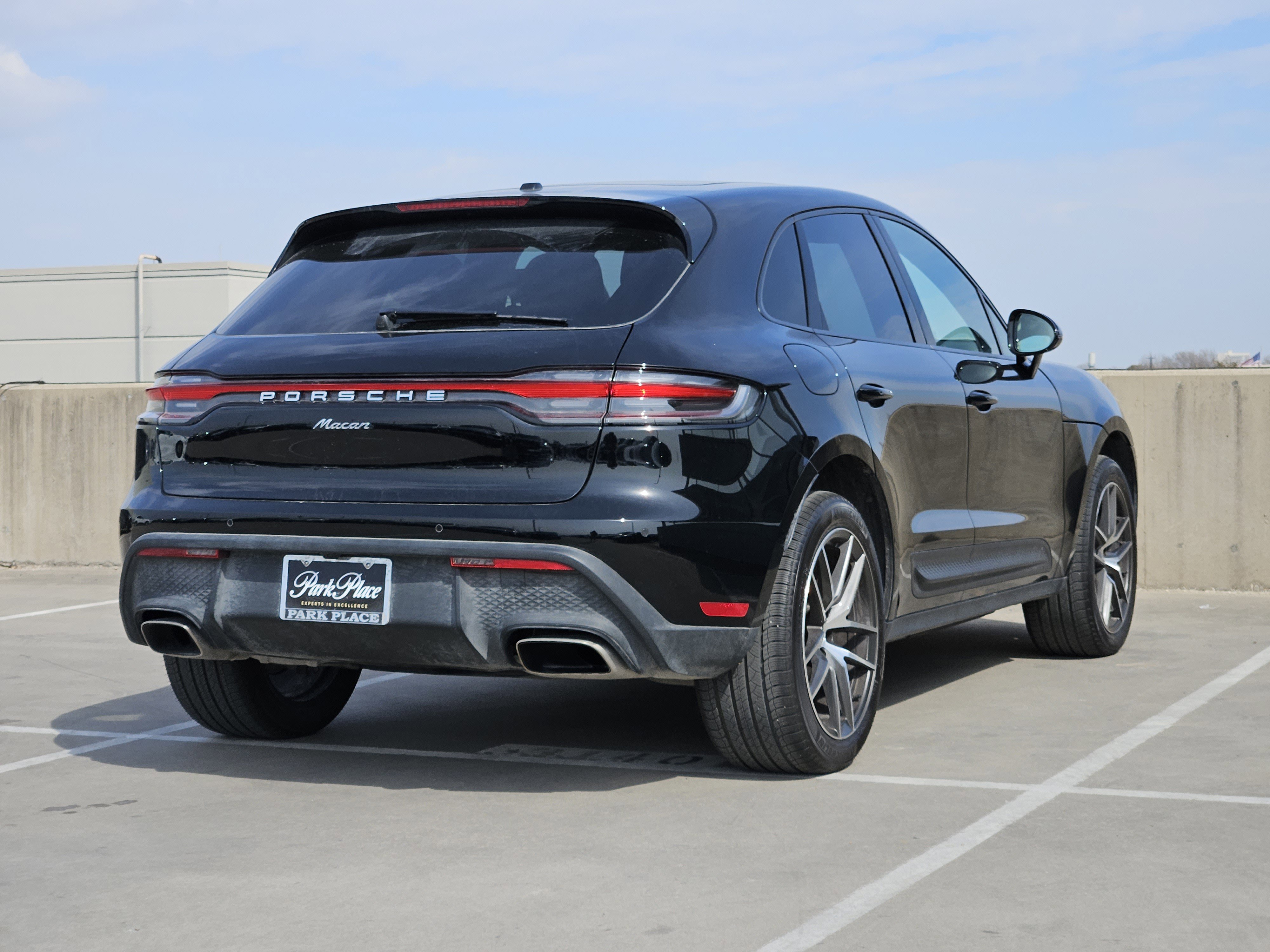 Certified 2025 Porsche Macan image 8