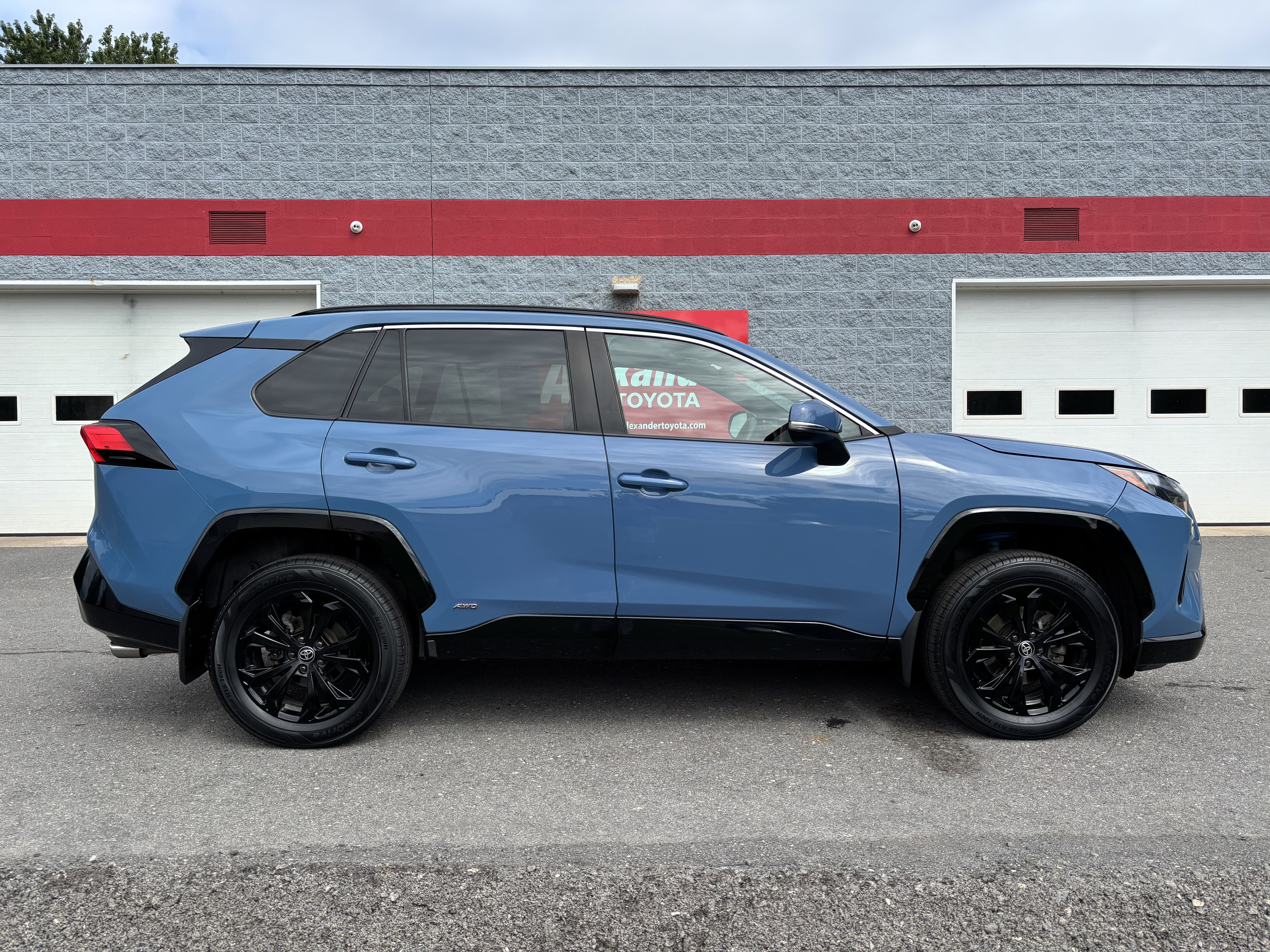 Used 2022 Toyota RAV4 SE w/ Convenience Package AWD/4WD video 2